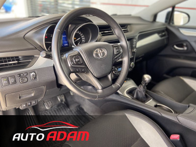 Toyota Avensis Combi 2.0 D-4D 105 kW