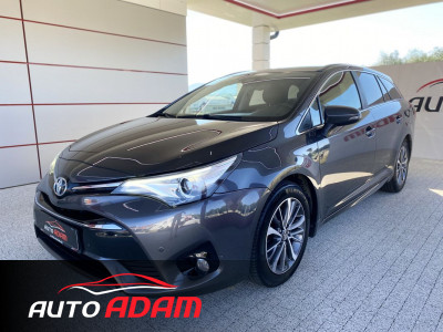 Toyota Avensis Combi 2.0 D-4D 105 kW NEFUNKČNÝ MOTOR, NUTNÁ OPRAVA