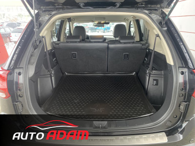 Mitsubishi Outlander 2.0 MIVEC 4x4 CVT 7 miest