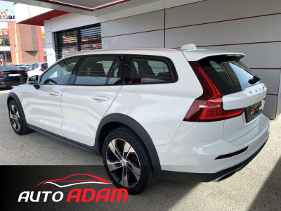 Volvo V60 Cross Country B4 D AWD PRO 145 kW