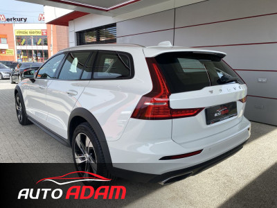 Volvo V60 Cross Country B4 D AWD PRO 145 kW